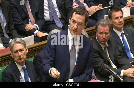 Chancelier de l'Echiquier George Osborne parle lors de questions au premier ministre à la Chambre des communes, Londres. Banque D'Images