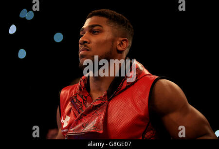 Anthony Joshua avant le titre vacant de poids lourd britannique et du Commonwealth combat contre Dillian Whyte à l'O2 Arena, Londres. Banque D'Images