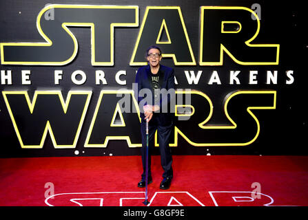 Peter Mayhew assister à la première européenne Star Wars: The Force réveille à Leicester Square, Londres. APPUYEZ SUR ASSOCIATION photo. Voir l'histoire de PA SHOWBIZ StarWars. Date de la photo: Mercredi 16 décembre 2015. Le crédit photo devrait se lire : Anthony Devlin/PA Wire Banque D'Images