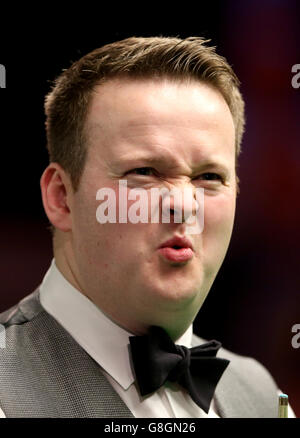Shaun Murphy réagit lors de son match contre Ben Woollaston pendant le septième jour du championnat britannique de Snooker 2015 de Betway au York Barbican, York. Banque D'Images