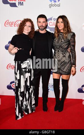 Jess Glynne, Dave Berry et Lisa Snowdon assistent au Jingle Bell ball 2015 de Capital FM à l'O2 Arena, Londres. Banque D'Images