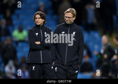 Manchester City / Liverpool - Barclays Premier League - Etihad Stadium.Jurgen Klopp (à droite), directeur de Liverpool, et Zeljko Buvac, directeur adjoint pendant l'échauffement Banque D'Images