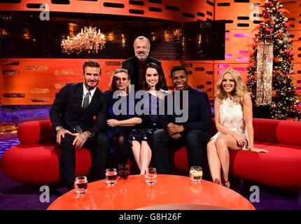 (De gauche à droite) David Beckham, Carrie Fisher, le présentateur Graham Norton, Daisy Ridley, John Boyega et Kylie Minogue pendant le tournage du Graham Norton Show aux London Studios, dans le sud de Londres, qui sera diffusé sur BBC One vendredi soir. Banque D'Images