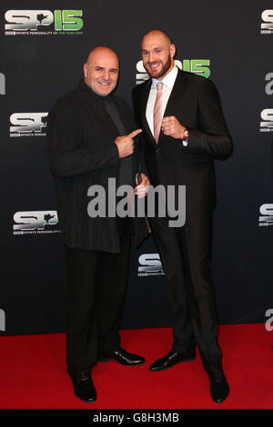 Personnalité sportive de l'année 2015 - tapis rouge.Tyson Fury et son père John lors de l'arrivée du tapis rouge pour la personnalité sportive de l'année 2015, au Titanic Belfast, Belfast. Banque D'Images