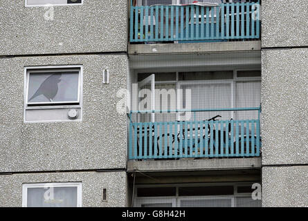 Curtis House, où la police armée a effectué un raid.Les détectives faisaient une recherche à 58 Curtis House à Ladderswood Way, New Southgate, dans le nord de Londres, où le kamikaze Muktar Said Ibrahim, 27 ans, également connu sous le nom de Muktar Mohammed Said, aurait été. Banque D'Images