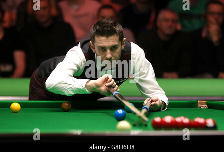 Mark Selby en action contre Matthew Selt pendant le dixième jour du championnat britannique de Snooker 2015 de Betway au York Barbican, York. Banque D'Images