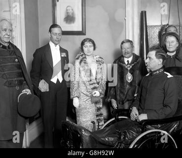 Le duc et la duchesse de York assistent à un festival de l'Armée du Salut au Congress Hall de Londres. Banque D'Images