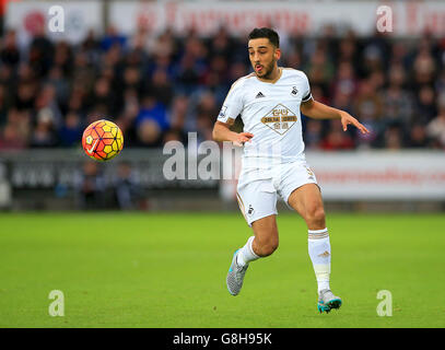 Swansea City v AFC Bournemouth - Barclays Premier League - Liberty Stadium. Neil Taylor, Swansea. Banque D'Images