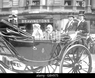 Le roi George V et la reine Mary sont en route pour ouvrir la nouvelle Maison de l'Afrique du Sud. Banque D'Images