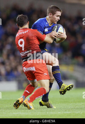 Leinster v Toulon - coupe des champions d'Europe - stade Aviva.Eoin Reddan de Leinster est affronté par Eric Escande de Toulon (à gauche) lors du match de la coupe des champions d'Europe à la RDS Arena de Dublin. Banque D'Images