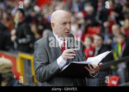 Manchester United / Norwich City - Barclays Premier League - Old Trafford.Alan Keegan, annonceur du stade de Manchester United Banque D'Images