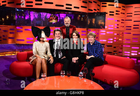 (De gauche à droite) Sia, Kurt Russell, Graham Norton, Tina Fey et Josh Widdicombe pendant le tournage du Graham Norton Show aux London Studios, dans le sud de Londres, devant être diffusé sur BBC One vendredi soir. Banque D'Images