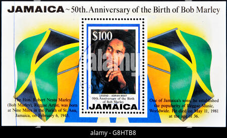 Jamaïque - circa 1995 : timbre imprimé en Jamaïque commémorant le 50e anniversaire de la naissance de Bob Marley, circa 1995 Banque D'Images