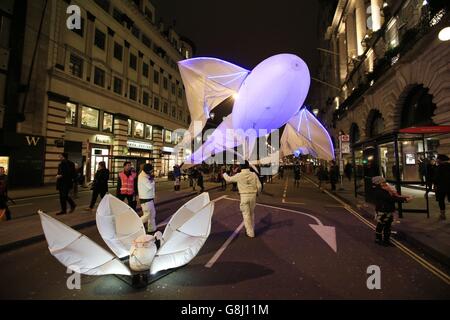 Lumiere London Light Festival - Londres.Poisson volant à Piccadilly, Londres, dans le cadre du festival lumière de Lumiere London. Banque D'Images