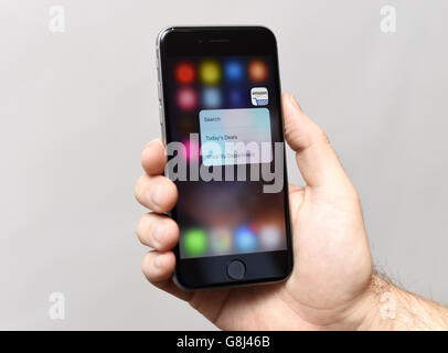 Photo générique de l'application Amazon sur un iPhone 6s d'Apple. Banque D'Images