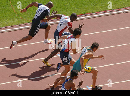 Mark Lewis Francis (haut de la page), en Grande-Bretagne, court à côté du champion olympique américain Justin Gatlin au premier tour du 100m. Banque D'Images