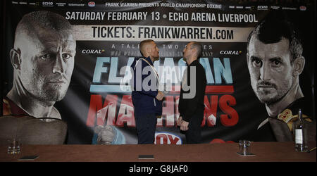 Terry Flanagan et Derry Mathews (à droite) lors de la conférence de presse à l'hôtel Hilton de Liverpool. Banque D'Images