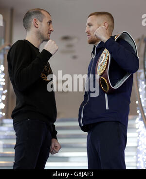 Terry Flanagan / Derry Mathews Conférence de presse - Hôtel Hilton.Terry Flanagan et Derry Mathews (à gauche) lors de la conférence de presse à l'hôtel Hilton de Liverpool. Banque D'Images