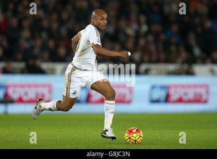 Andre Ayew de Swansea City pendant le match de la Barclays Premier League au Liberty Stadium, à Swansea. APPUYEZ SUR ASSOCIATION photo. Date de la photo: Mercredi 13 janvier 2016. Voir PA Story FOOTBALL Swansea. Le crédit photo devrait se lire comme suit : David Davies/PA Wire. Banque D'Images