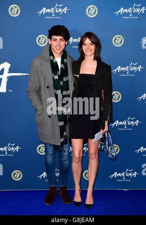 Matt Richardson et invité du Cirque du Soleil à Amaluna, qui marquait le 20e anniversaire du Cirque du Soleil au Royal Albert Hall de Londres. Banque D'Images