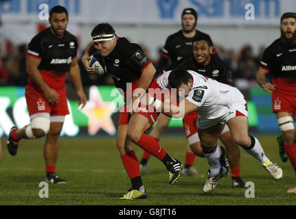 Saracens v Ulster Rugby - European Champions Cup - Pool One - Allianz Park.Jamie George de Saracens et Ricky Lutton d'Ulsters lors de la coupe des champions d'Europe, ont participé à un match à Allianz Park, Londres. Banque D'Images