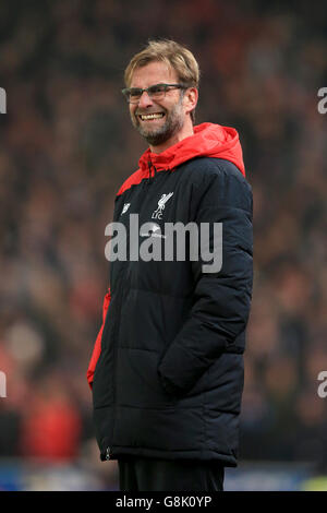 Stoke City v Liverpool - Capital One Cup - demi-finale - First Leg - Britannia Stadium.Jurgen Klopp, directeur de Liverpool, réagit sur la ligne de contact Banque D'Images