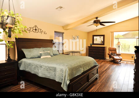 Spacieuse chambre principale home intérieur Banque D'Images