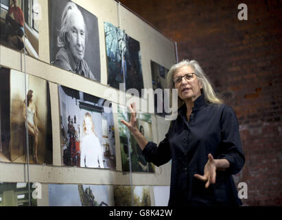 La photographe Annie Leibovitz à la vue de presse de Women: New Portraits par Annie Leibovitz, à la centrale hydraulique de Wapping à Londres. Banque D'Images