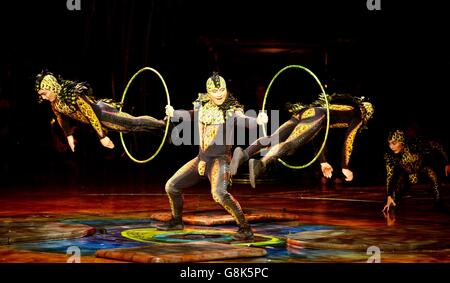 Des artistes lors d'une répétition du nouveau spectacle Amaluna du Cirque du Soleil au Royal Albert Hall de Londres. Banque D'Images