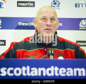 L'entraîneur-chef Vern Cotter lors de l'annonce de l'équipe d'Écosse au stade BT Murrayfield, à Édimbourg. APPUYEZ SUR ASSOCIATION photo. Date de la photo: Mardi 19 janvier 2016. Voir l'histoire de PA RUGBYU Scotland. Le crédit photo devrait se lire comme suit : Danny Lawson/PA Wire. Banque D'Images