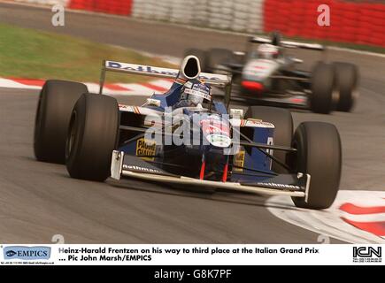 Courses automobiles ...Grand Prix d'Italie.Heinz-Harald Frentzen sur le chemin de la troisième place au Grand Prix d'Italie Banque D'Images