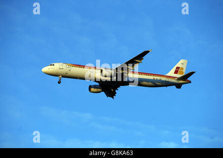 Un avion Iberia Airbus A321-212 avec l'immatriculation EC-ITN À Heathrow Banque D'Images