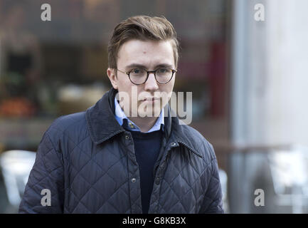 Anatoly Litvinenko, fils de l'ancien espion russe Alexander Litvinenko, arrive au Home Office à Londres pour une rencontre avec Theresa May, ministre de l'intérieur. Banque D'Images