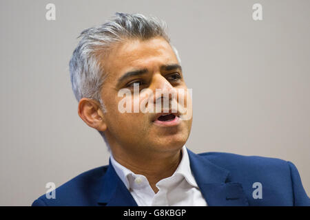 Labor London Mayoral candidat Sadiq Khan au débat « Pourquoi je devrais être maire de Londres demain », à la London School of Economics, Londres. Banque D'Images