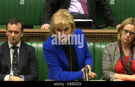 La ministre de la petite entreprise, de l'Industrie et de l'entreprise, Anna Soubry, s'exprime à la Chambre des communes, à Londres, après que les communautés sidérurgiques ont subi un autre coup énorme lorsque Tata a annoncé plus de 1,000 000 pertes d'emplois, ce qui a aggravé la crise dans l'industrie. Banque D'Images