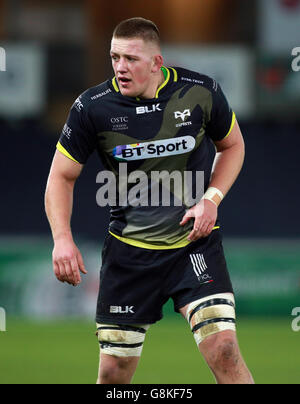 Ospreys Lloyd Ashley lors de la coupe des champions d'Europe, associez deux matchs au Liberty Stadium, à Swansea. Banque D'Images