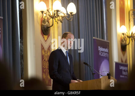 Le duc de Cambridge fait un discours lors de sa visite au Bureau des affaires étrangères et du Commonwealth (FCO) à Londres. Banque D'Images