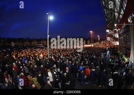 Les fans de Charlton Athletic protestent contre les propriétaires après le match Banque D'Images