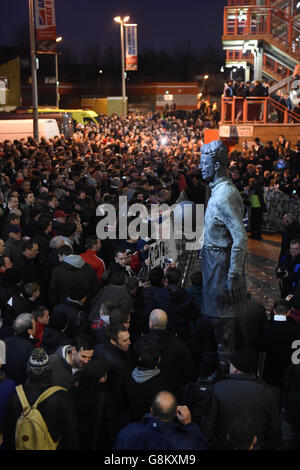 Les fans de Charlton Athletic protestent contre les propriétaires après le match Banque D'Images