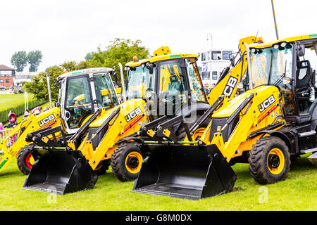 JCB digger diggers tracteur véhicules tracteurs afficher sur les tarifs aériens UK Angleterre Banque D'Images