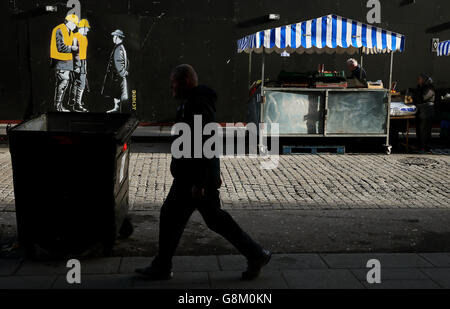 Œuvres d'art sur Moore Street, qui est revendiquée par l'artiste de renommée mondiale Banksy.Le principal artiste de rue et activiste, will St léger, a rejeté ces demandes. Banque D'Images