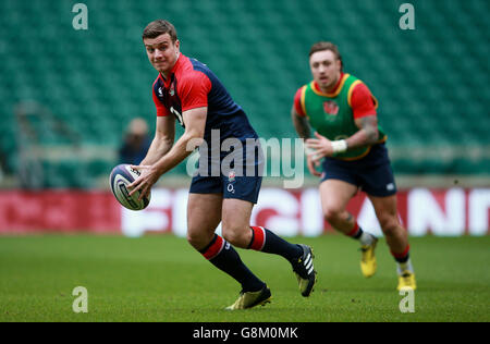 Session d'entraînement en Angleterre - Twickenham.George Ford, en Angleterre, lors d'une séance d'entraînement au stade de Twickenham, à Londres. Banque D'Images