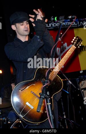 Black Rebel Motorcycle Club - Virgin Megastore d'Oxford Street Banque D'Images