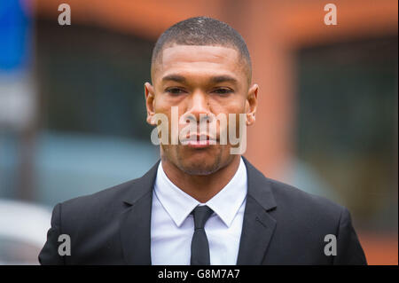 L'ancien footballeur de la première Ligue Marcus Bent arrive au tribunal de Guildford, à Surrey, où il risque d'être condamné à une peine d'emprisonnement après avoir admis l'affray et la possession de cocaïne. Banque D'Images