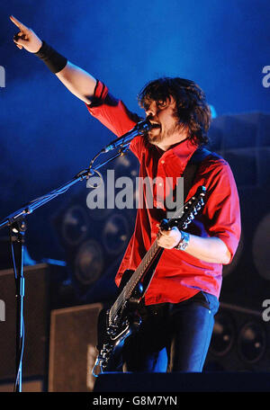 Dave Grohl des Foo Fighters qui se déroule sur la scène principale au Reading Festival, le samedi 27 août 2005. APPUYEZ SUR ASSOCIATION photo. Le crédit photo devrait se lire: Yui Mok/PA Banque D'Images