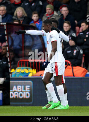 Giannelli Imbula, de stoke City, célèbre le premier but de son équipe lors du match de la Barclays Premier League au stade Vitality, à Bournemouth. Banque D'Images