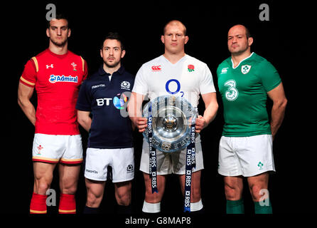 (De gauche à droite) le capitaine du pays de Galles Sam Warburton, le capitaine de l'Écosse Greg Laidlaw, le capitaine de l'Angleterre Dylan Hartley tenant la coupe Calcutta et le capitaine de l'Irlande Rory Best lors du lancement des médias RBS 6 Nations au Hurlingham Club, Londres. Banque D'Images