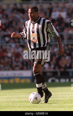 Football - FA Carling Premiership - Newcastle United / Wimbledon. John Barnes, Newcastle United Banque D'Images