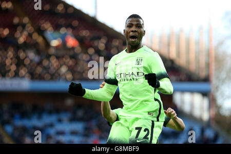 Le Kelehi Iheanacho de Manchester City célèbre le deuxième but du match de sa partie à partir de la zone de pénalité lors de la Emirates FA Cup, quatrième match à Villa Park, Birmingham. Banque D'Images