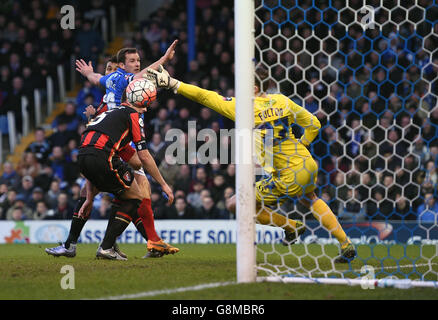 Portsmouth v AFC Bournemouth - Emirates FA Cup - Fourth Round - Fratton Park.Joshua King de Bournemouth marque son but d'ouverture lors de la Emirates FA Cup, quatrième match au Fratton Park, Portsmouth. Banque D'Images